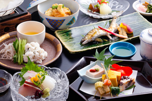 四季の会席（鍋は湯豆腐又は引上湯葉へ変更可）